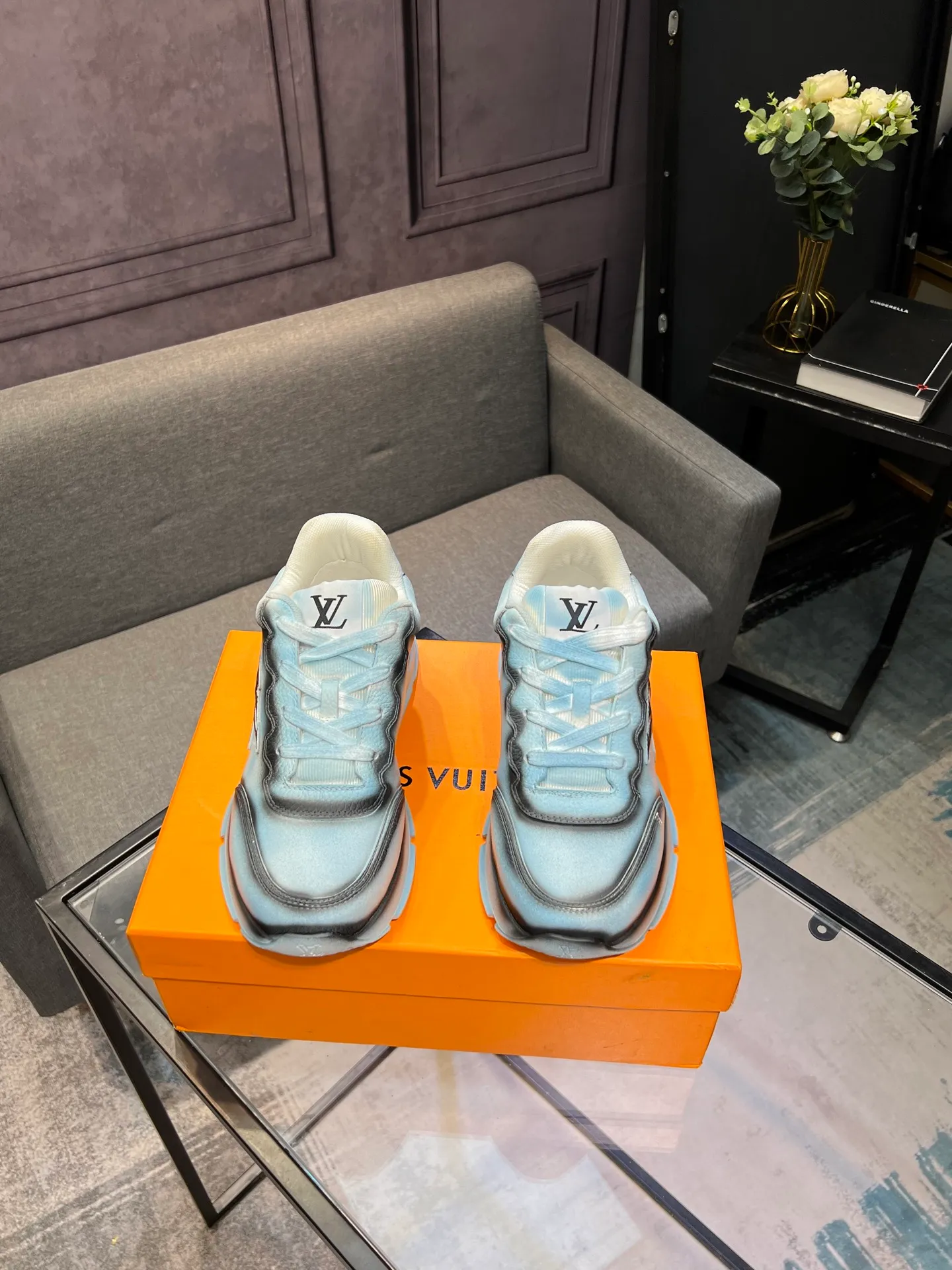 Men's shoes 💰760 LV | Louis Vuitton 2025𝐬𝐬 Spring and summer new styles, couples' models, men's models come out first. The counter focuses on the latest casual shoes. Hard goods are new🆕 ❥Purchase level! Full of high-end feel! A popular model among bloggers at home and abroad, it’s retro and fashionable and looks amazing on your feet! Wear a lot of happiness! Mainly recommended model on the official website★ ▪️Upper: Original custom-made imported calfskin fabric ▪️Inner lining: breathable gauze imported from Italy ▪️Outsole: rubber foam ➕tpu high-end outsole ▪️Shoe size: 36-44 (customized for 45 and 46)
